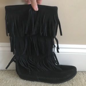 SALE! MINNETONKA SUEDE LEATHER FRINGE BOOT SIZE 8